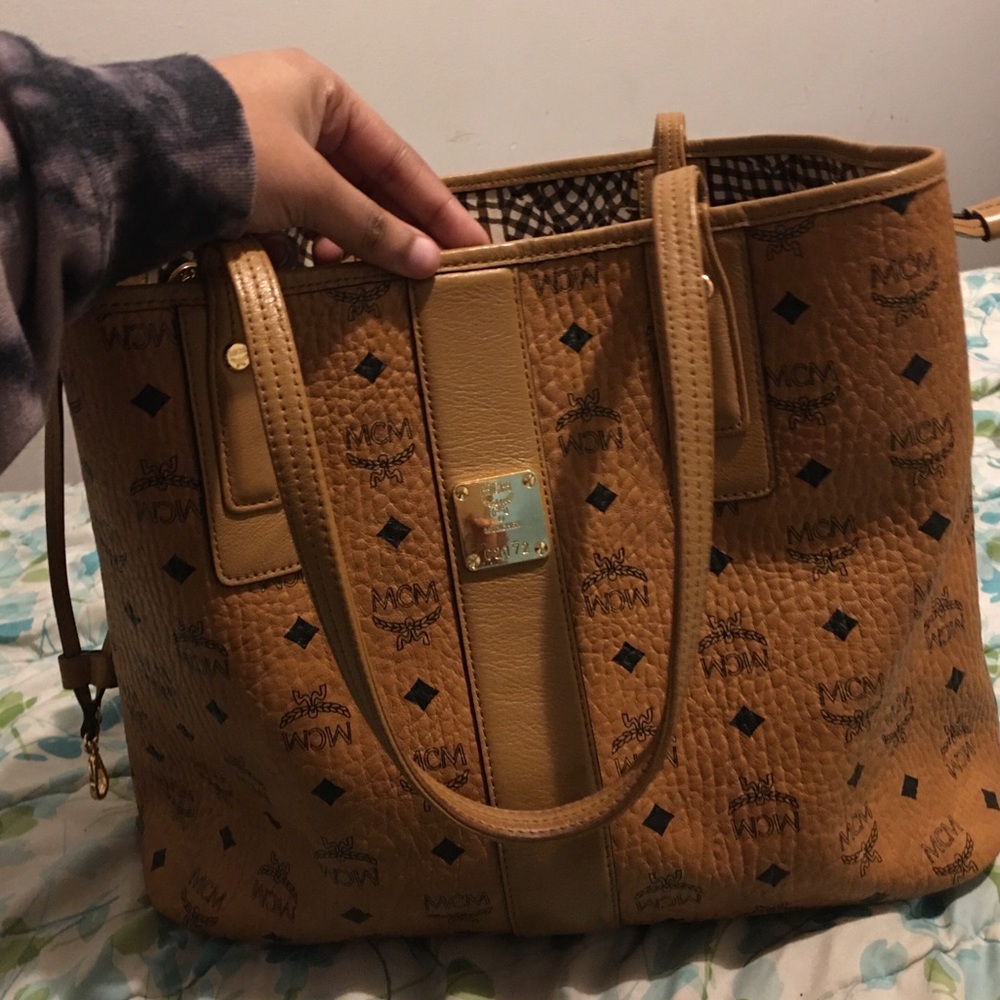 Mcm reversible tote and wrislet